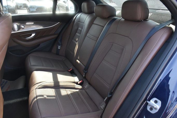 Подержанный Mercedes-Benz E-Class AMG 63 AMG S V (W213), 4.0 л, 2019 в Шардже от Alfaris Used Cars Синий цвет.  | AUTO.AE