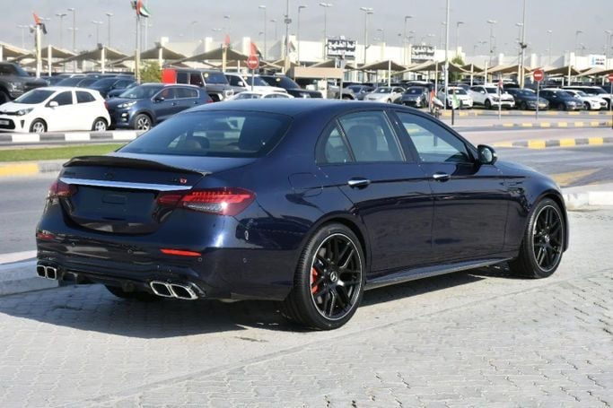 Подержанный Mercedes-Benz E-Class AMG 63 AMG S V (W213), 4.0 л, 2019 в Шардже от Alfaris Used Cars Синий цвет. Other | AUTO.AE