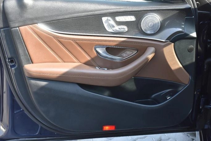 Подержанный Mercedes-Benz E-Class AMG 63 AMG S V (W213), 4.0 л, 2019 в Шардже от Alfaris Used Cars Синий цвет. Other | AUTO.AE