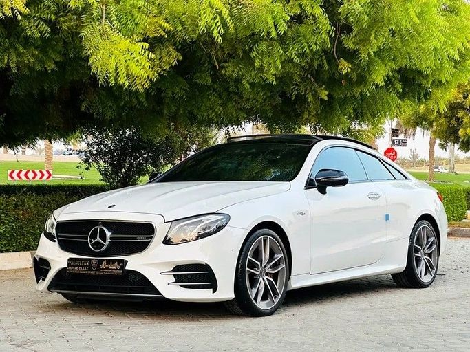 Подержанный Mercedes-Benz E-Class AMG 53 AMG V (W213), 3.0 л, 2020 в Шардже от Taj Al Sultan Used Cars Белый цвет. Японская | AUTO.AE
