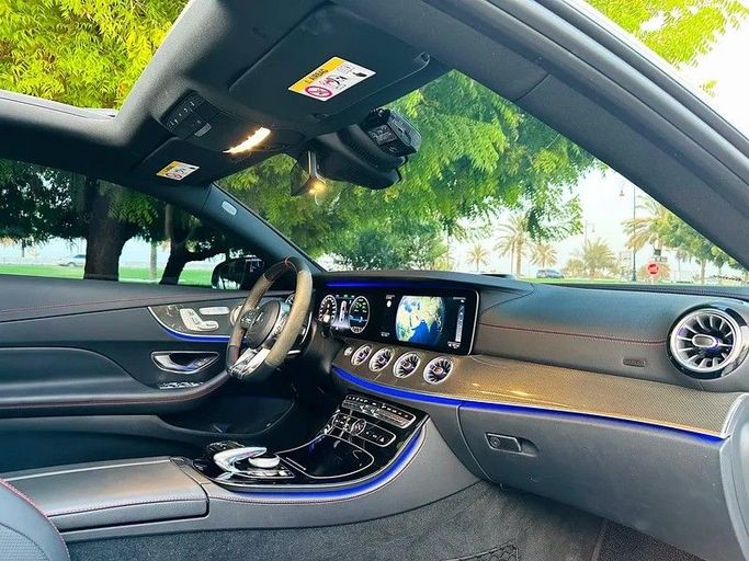 Подержанный Mercedes-Benz E-Class AMG 53 AMG V (W213), 3.0 л, 2020 в Шардже от Taj Al Sultan Used Cars Белый цвет. Японская | AUTO.AE