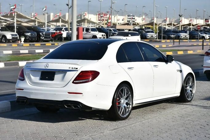 Подержанный Mercedes-Benz E-Class AMG 63 AMG S V (W213), 4.0 л, 2018 в Шардже от Alfaris Used Cars Белый цвет. Other | AUTO.AE