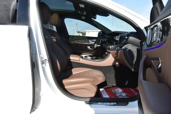 Подержанный Mercedes-Benz E-Class AMG 63 AMG S V (W213), 4.0 л, 2018 в Шардже от Alfaris Used Cars Белый цвет. Other | AUTO.AE