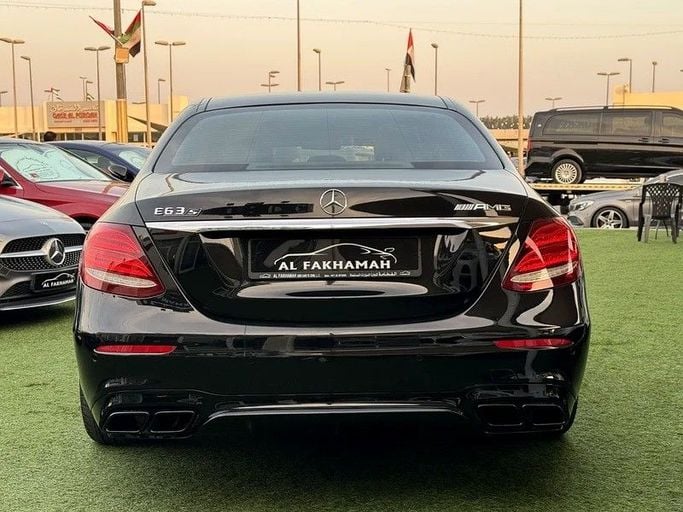 Подержанный Mercedes-Benz E-Class AMG 63 AMG V (W213), 4.0 л, 2018 в Шардже от Al Fakhamah Used Cars Черный цвет. GCC | AUTO.AE