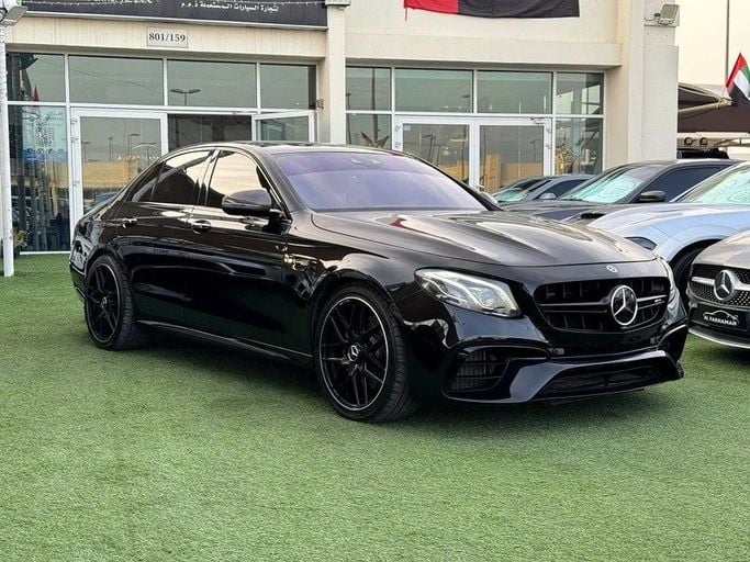 Подержанный Mercedes-Benz E-Class AMG 63 AMG V (W213), 4.0 л, 2018 в Шардже от Al Fakhamah Used Cars Черный цвет. GCC | AUTO.AE