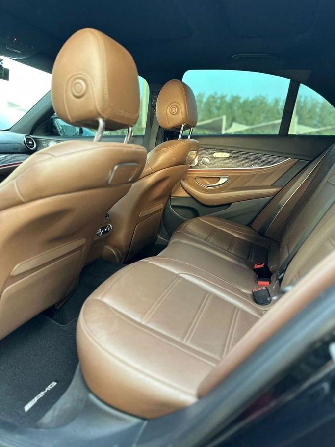 Подержанный Mercedes-Benz E-Class AMG 63 AMG S V (W213), 4.0 л, 2018 в Шардже от Noor Al Seyoh Used Cars Черный цвет. Японская | AUTO.AE