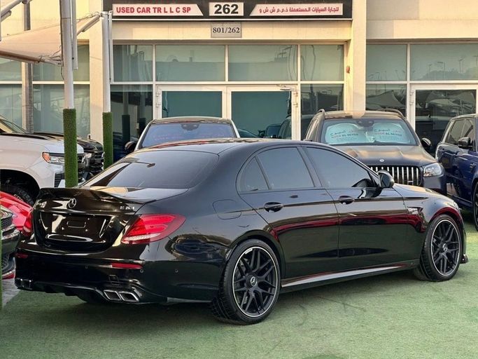 Подержанный Mercedes-Benz E-Class AMG 63 AMG S V (W213), 4.0 л, 2018 в Шардже от Noor Al Seyoh Used Cars Черный цвет. Японская | AUTO.AE