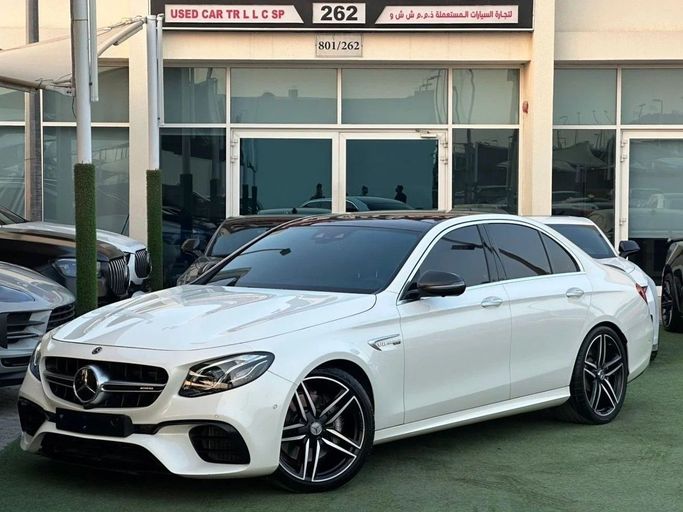 مستعملة Mercedes-Benz E-Class AMG 63 AMG V (W213), 4.0 l, 2018 في في الشارقة من Noor Al Seyoh Used Cars، اللون أبيض. المواصفات الكورية | AUTO.AE