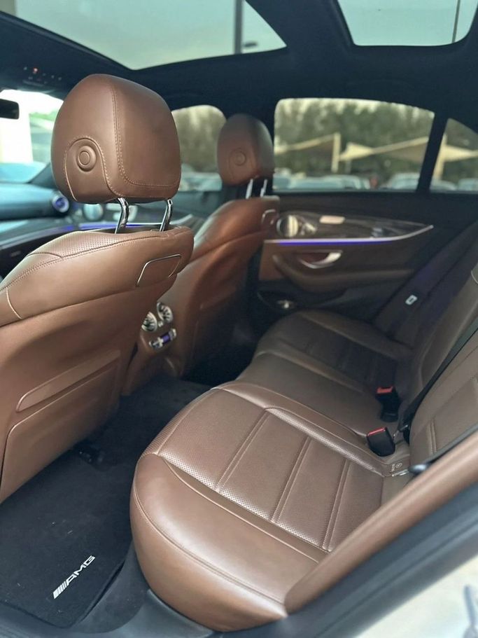 مستعملة Mercedes-Benz E-Class AMG 63 AMG V (W213), 4.0 l, 2018 في في الشارقة من Noor Al Seyoh Used Cars، اللون أبيض. المواصفات الكورية | AUTO.AE