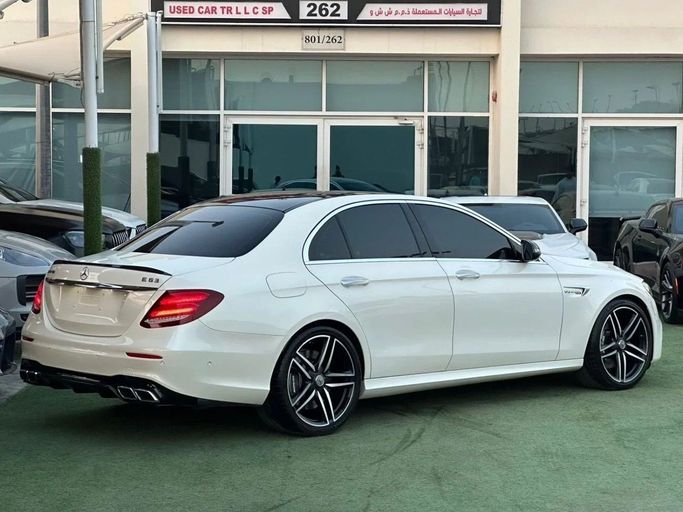 مستعملة Mercedes-Benz E-Class AMG 63 AMG V (W213), 4.0 l, 2018 في في الشارقة من Noor Al Seyoh Used Cars، اللون أبيض. المواصفات الكورية | AUTO.AE