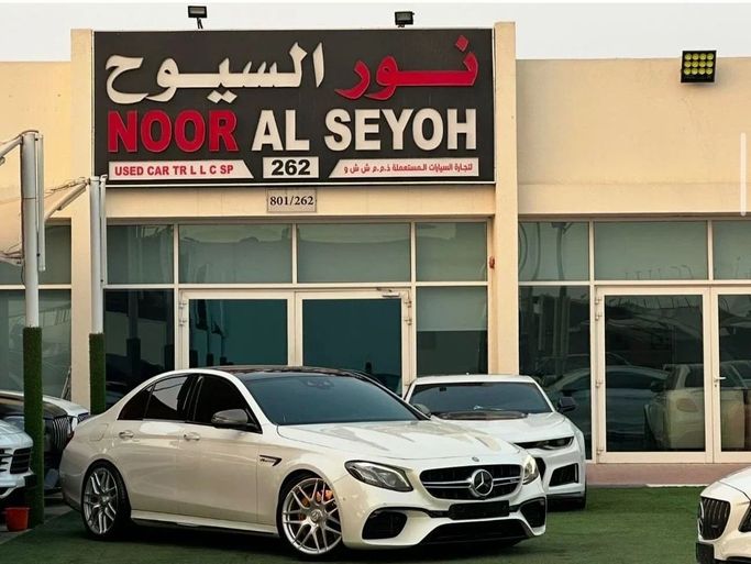 Подержанный Mercedes-Benz E-Class AMG 63 AMG S V (W213), 4.0 л, 2017 в Шардже от Noor Al Seyoh Used Cars Белый цвет. GCC | AUTO.AE