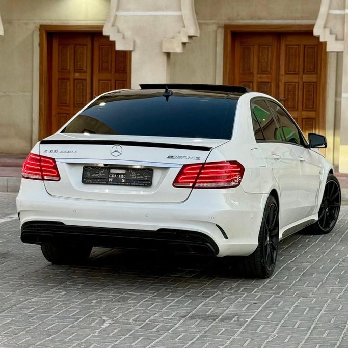 Подержанный Mercedes-Benz E-Class AMG 63 AMG IV (W212, S212) Рестайлинг, 5.5 л, 2014 в Шардже от Sarmad Cars Белый цвет. Other | AUTO.AE