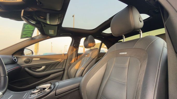 Подержанный Mercedes-Benz E-Class AMG 63 AMG V (W213), 4.0 л, 2019 в Шардже от Badar Used Cars Серебристый цвет. Европейская | AUTO.AE