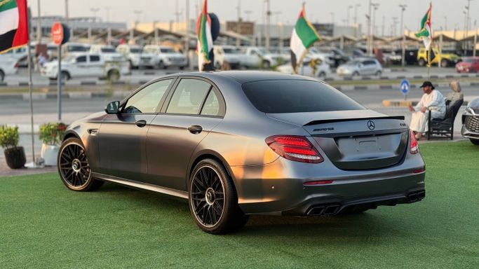 Подержанный Mercedes-Benz E-Class AMG 63 AMG V (W213), 4.0 л, 2019 в Шардже от Badar Used Cars Серебристый цвет. Европейская | AUTO.AE