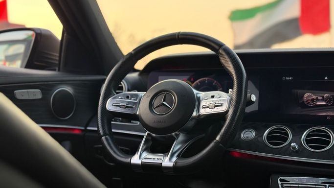 Подержанный Mercedes-Benz E-Class AMG 63 AMG V (W213), 4.0 л, 2019 в Шардже от Badar Used Cars Серебристый цвет. Европейская | AUTO.AE