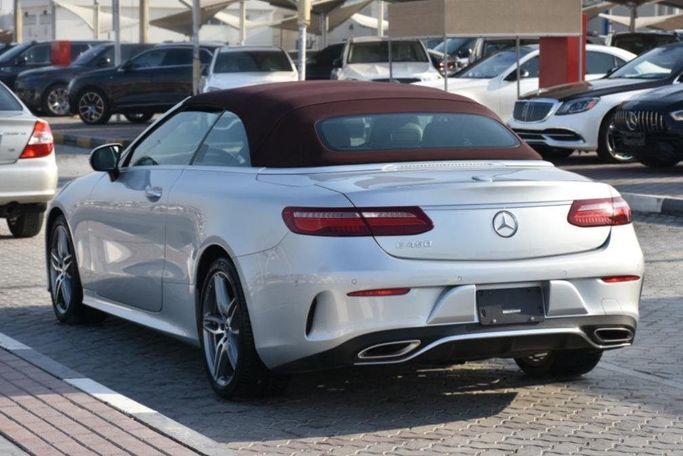 Подержанный Mercedes-Benz E-Class 200 V (W213, S213, C238) Рестайлинг, 2.0 л, 2020 в Шардже от Alfaris Used Cars Серебристый цвет.  | AUTO.AE