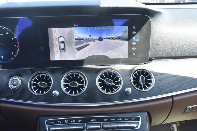Подержанный Mercedes-Benz E-Class 300 V (W213, S213, C238) Рестайлинг, 2.0 л, 2021 в Шардже от Alfaris Used Cars Черный цвет.  | AUTO.AE