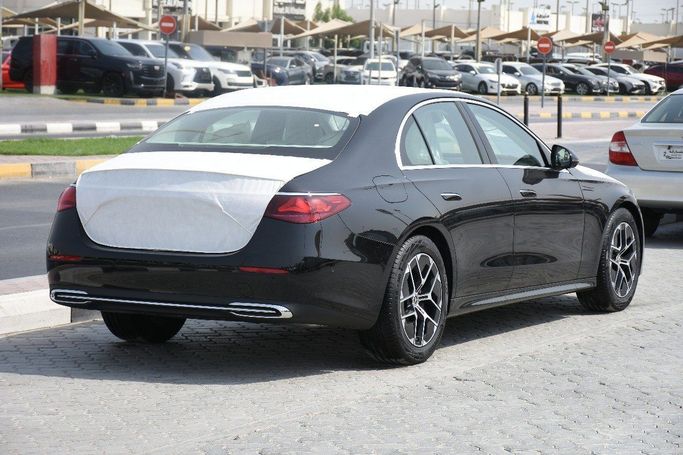 Новый Mercedes-Benz E-Class 200 VI (W214, S214), 2.0 л, 2025 в Шардже от Alfaris Used Cars Черный цвет.  | AUTO.AE