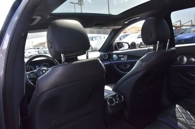Подержанный Mercedes-Benz E-Class 450 V (W213, S213, C238), 3.0 л, 2019 в Шардже от Alfaris Used Cars Серый цвет.  | AUTO.AE