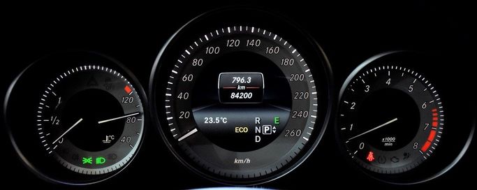 Подержанный Mercedes-Benz E-Class 500 IV (W212, S212, C207) Рестайлинг, 4.7 л, 2015 в Шардже от Honey Gidosha Used Cars Tr. Белый цвет.  | AUTO.AE