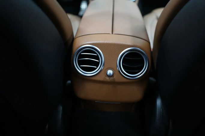 Подержанный Mercedes-Benz E-Class 300 V (W213, S213, C238), 2.0 л, 2018 в Шардже от Al Qassem Cars Trading Белый цвет. GCC | AUTO.AE