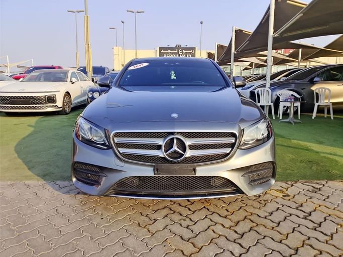 Подержанный Mercedes-Benz E-Class 400 V (W213, S213, C238), 3.0 л, 2017 в Шардже от Rebou Najd Used Cars Серый цвет. Канадская | AUTO.AE