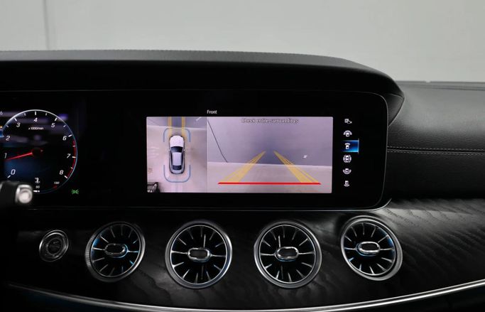 Подержанный Mercedes-Benz E-Class 200 V (W213, S213, C238) Рестайлинг, 2.0 л, 2023 в Шардже от Al Qassem Cars Trading Черный цвет. GCC | AUTO.AE