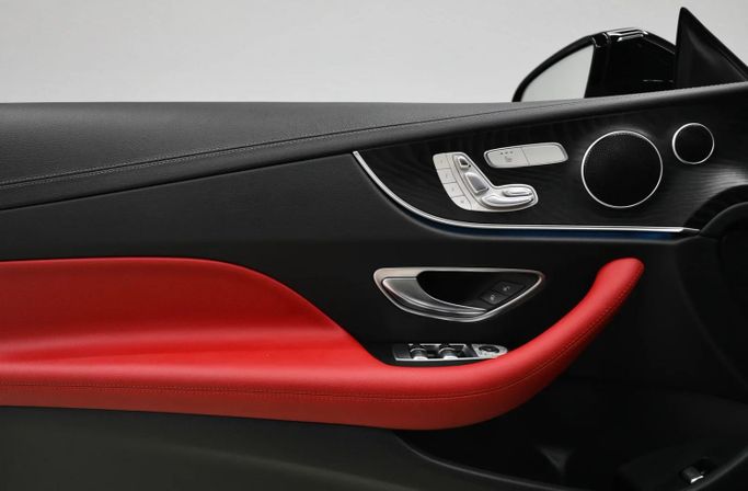 Подержанный Mercedes-Benz E-Class 200 V (W213, S213, C238) Рестайлинг, 2.0 л, 2023 в Шардже от Al Qassem Cars Trading Черный цвет. GCC | AUTO.AE