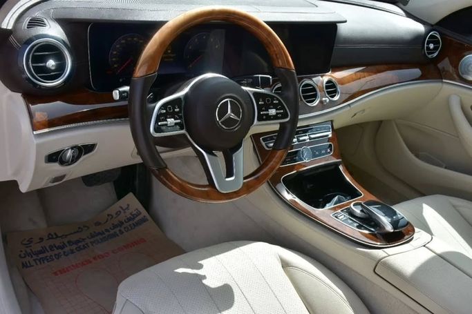 Подержанный Mercedes-Benz E-Class 350 V (W213, S213, C238) Рестайлинг, 2.0 л, 2020 в Шардже от Alfaris Used Cars Серый цвет.  | AUTO.AE