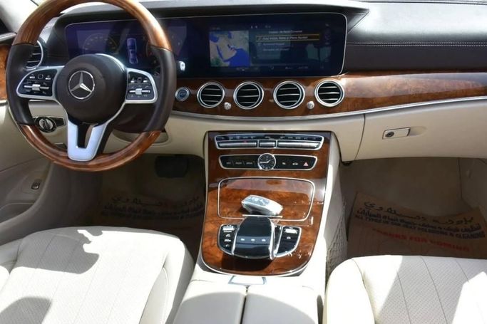 Подержанный Mercedes-Benz E-Class 350 V (W213, S213, C238) Рестайлинг, 2.0 л, 2020 в Шардже от Alfaris Used Cars Серый цвет.  | AUTO.AE