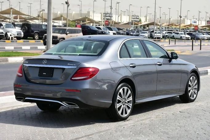Подержанный Mercedes-Benz E-Class 350 V (W213, S213, C238) Рестайлинг, 2.0 л, 2020 в Шардже от Alfaris Used Cars Серый цвет.  | AUTO.AE