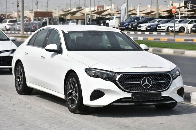 Новый Mercedes-Benz E-Class 200 VI (W214, S214), 2.0 л, 2025 в Шардже от Alfaris Used Cars Белый цвет.  | AUTO.AE