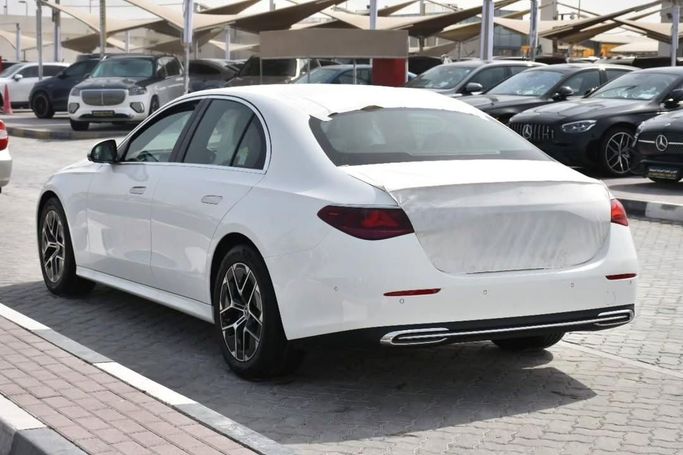 Новый Mercedes-Benz E-Class 200 VI (W214, S214), 2.0 л, 2025 в Шардже от Alfaris Used Cars Белый цвет.  | AUTO.AE