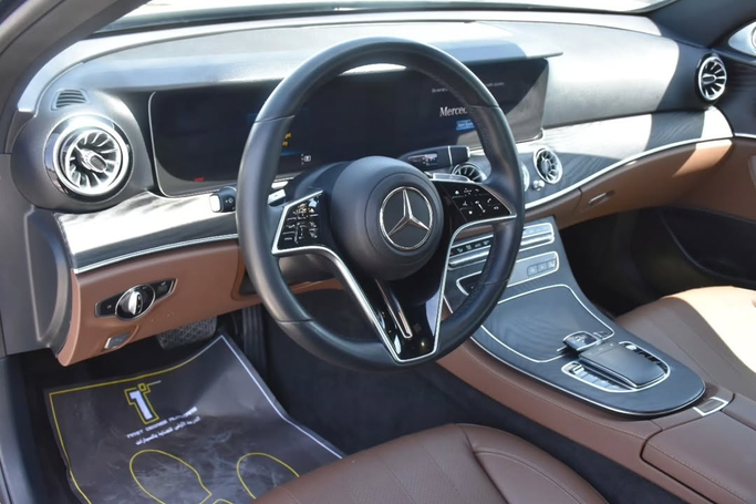 Подержанный Mercedes-Benz E-Class 350 V (W213, S213, C238) Рестайлинг, 2.0 л, 2021 в Шардже от Alfaris Used Cars Черный цвет. Other | AUTO.AE