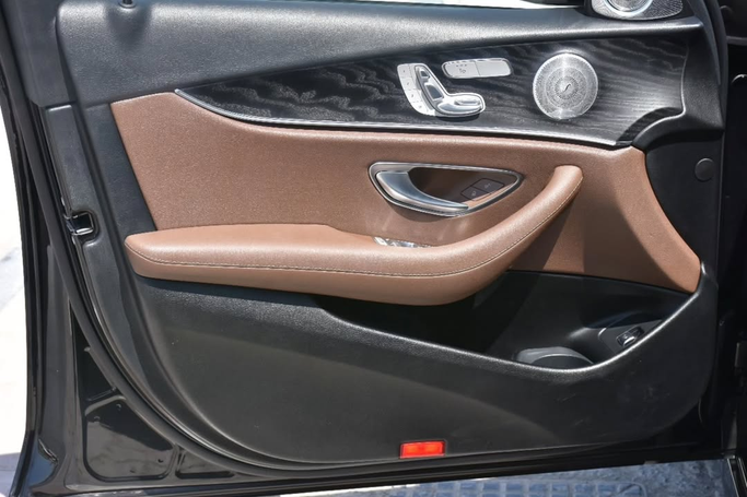 Подержанный Mercedes-Benz E-Class 350 V (W213, S213, C238) Рестайлинг, 2.0 л, 2021 в Шардже от Alfaris Used Cars Черный цвет. Other | AUTO.AE