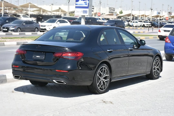 Подержанный Mercedes-Benz E-Class 350 V (W213, S213, C238) Рестайлинг, 2.0 л, 2021 в Шардже от Alfaris Used Cars Черный цвет. Other | AUTO.AE