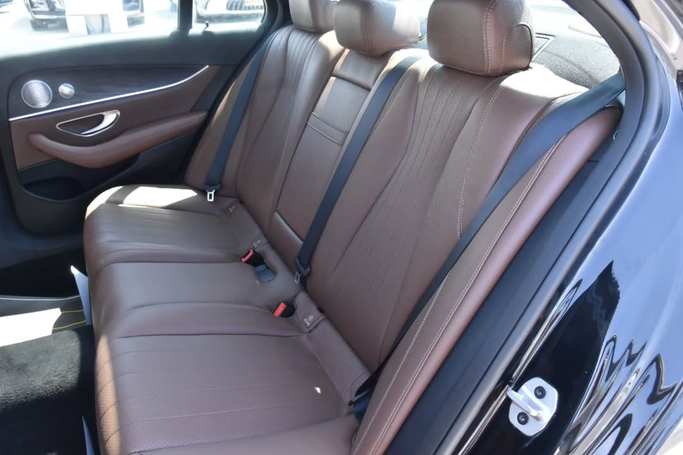 Подержанный Mercedes-Benz E-Class 350 V (W213, S213, C238) Рестайлинг, 2.0 л, 2021 в Шардже от Alfaris Used Cars Черный цвет. Other | AUTO.AE