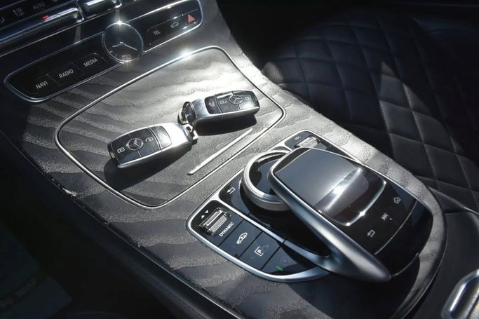 Подержанный Mercedes-Benz E-Class 450 V (W213, S213, C238), 3.0 л, 2019 в Шардже от Alfaris Used Cars Серый цвет. Other | AUTO.AE