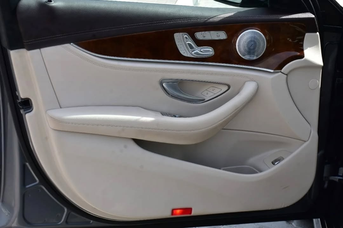 Подержанный Mercedes-Benz E-Class 350 V (W213, S213, C238), 2.0 л, 2020 в Шардже от Alfaris Used Cars Серый цвет. Other | AUTO.AE