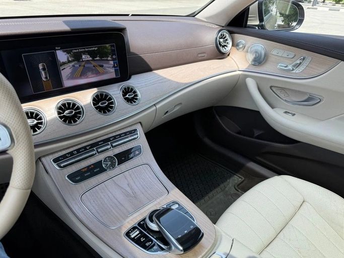 Used Mercedes-Benz E-Class 450 V (W213, S213, C238), 3.0 l, 2018 in Sharjah by Alnawras Cars, Golden color.  | AUTO.AE
