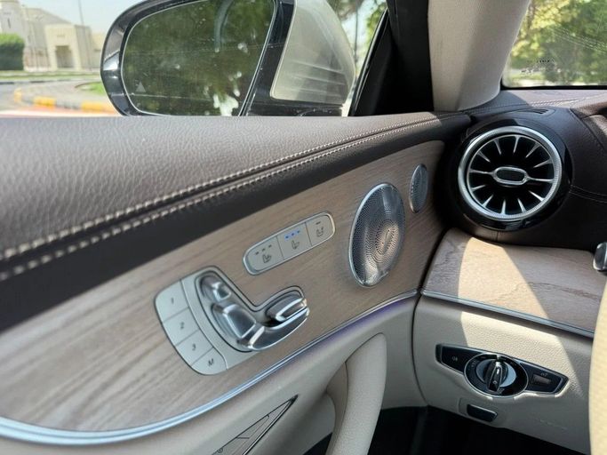 Used Mercedes-Benz E-Class 450 V (W213, S213, C238), 3.0 l, 2018 in Sharjah by Alnawras Cars, Golden color.  | AUTO.AE