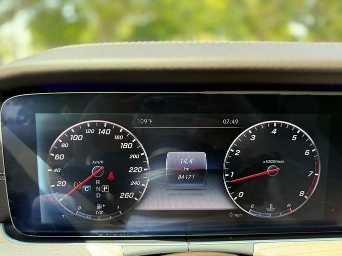 Used Mercedes-Benz E-Class 450 V (W213, S213, C238), 3.0 l, 2018 in Sharjah by Alnawras Cars, Golden color.  | AUTO.AE