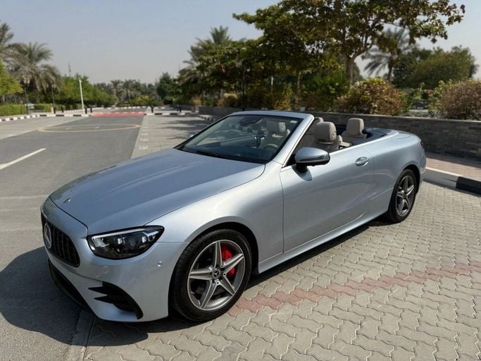 Подержанный Mercedes-Benz E-Class 450 V (W213, S213, C238), 3.0 л, 2019 в Шардже от Alnawras Cars Серебристый цвет.  | AUTO.AE