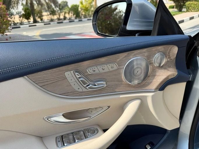 Подержанный Mercedes-Benz E-Class 450 V (W213, S213, C238), 3.0 л, 2019 в Шардже от Alnawras Cars Серебристый цвет.  | AUTO.AE