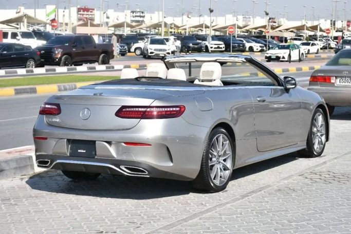 Подержанный Mercedes-Benz E-Class 450 V (W213, S213, C238) Рестайлинг, 3.0 л, 2022 в Шардже от Alfaris Used Cars Серебристый цвет. Other | AUTO.AE