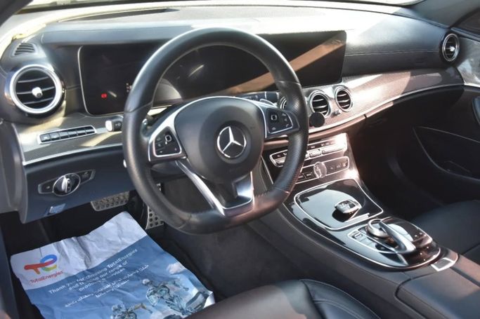 Подержанный Mercedes-Benz E-Class 300 V (W213, S213, C238), 2.0 л, 2018 в Шардже от Alfaris Used Cars Серебристый цвет. Other | AUTO.AE