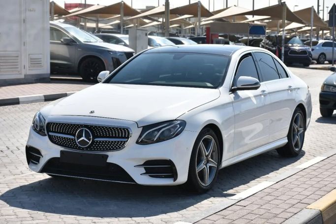 Подержанный Mercedes-Benz E-Class 300 V (W213, S213, C238), 2.0 л, 2018 в Шардже от Alfaris Used Cars Белый цвет. Other | AUTO.AE