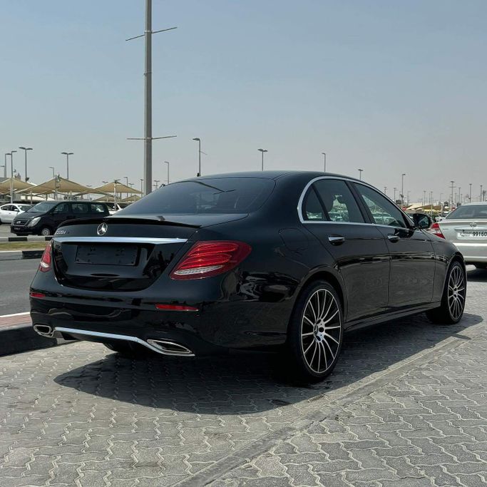 Подержанный Mercedes-Benz E-Class 220 d V (W213, S213, C238), 1.9 л, 2019 в Шардже от Alfaris Used Cars Черный цвет. Other | AUTO.AE