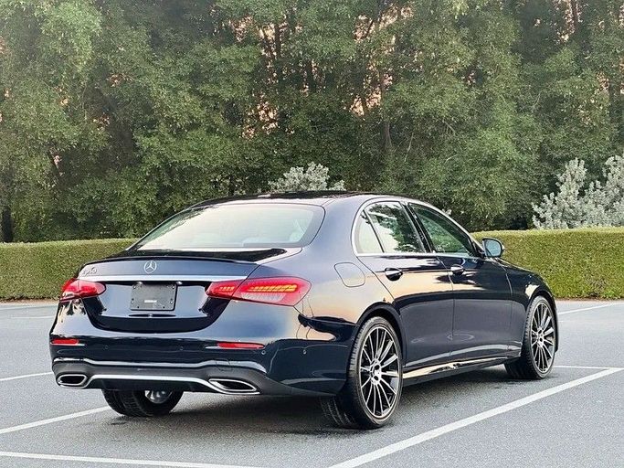 Подержанный Mercedes-Benz E-Class 350 V (W213, S213, C238) Рестайлинг, 2.0 л, 2022 в Шардже от Taj Al Sultan Used Cars Синий цвет. Other | AUTO.AE