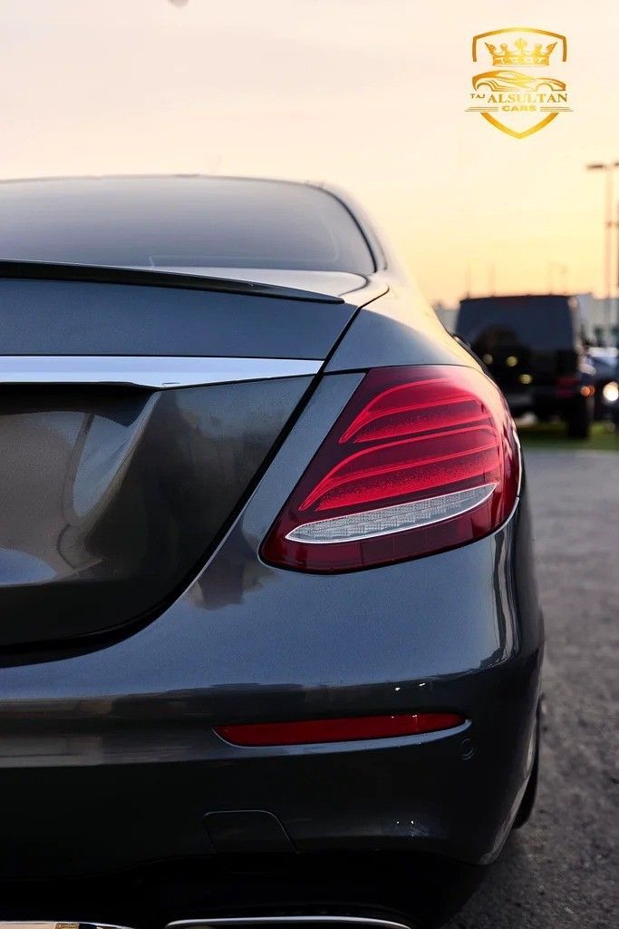 Подержанный Mercedes-Benz E-Class 300 V (W213, S213, C238), 2.0 л, 2018 в Шардже от Taj Al Sultan Used Cars Черный цвет. Other | AUTO.AE